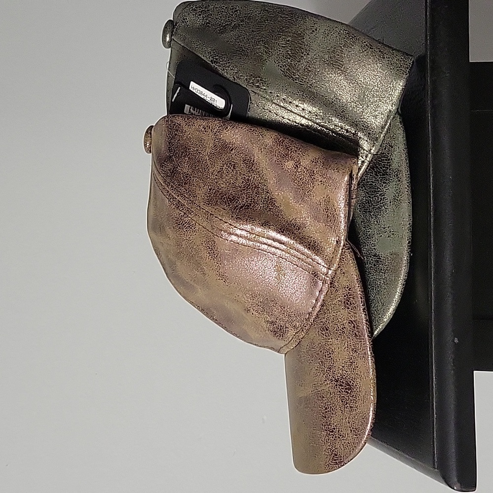 Do Everything in Love Baseball Cap. Metallic Green.